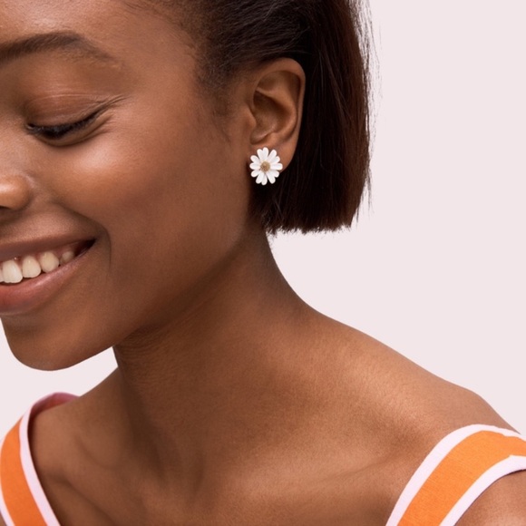 KATE SPADE • Into The Bloom White Daisy Flower Stud Earrings - Picture 2 of 6